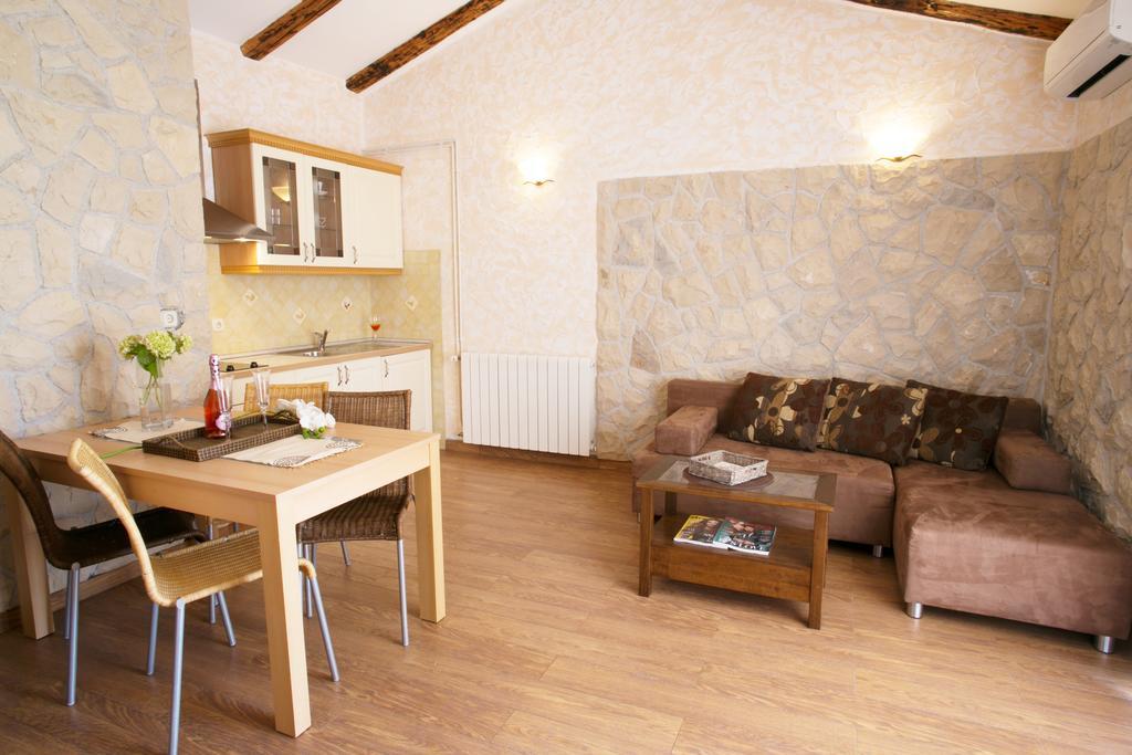 Apartments Tomulic Novalja Exterior photo